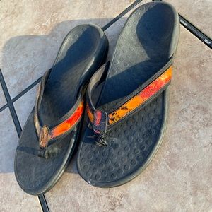 Vionic tide II toe post sandal, size 9